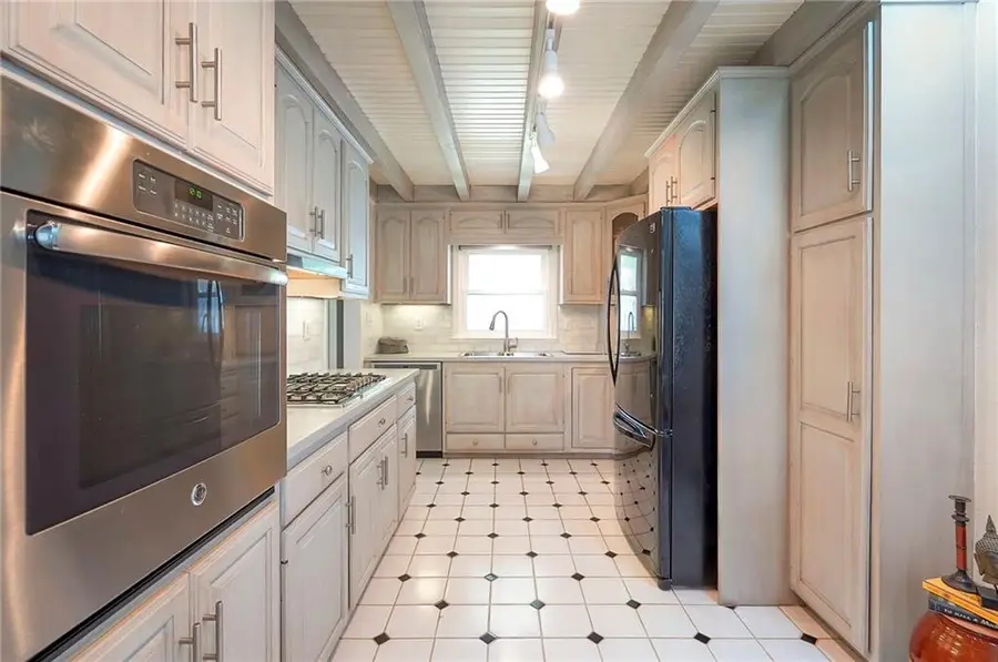 4712 W 77th Street, Prairie Village, KS 66208 - #3