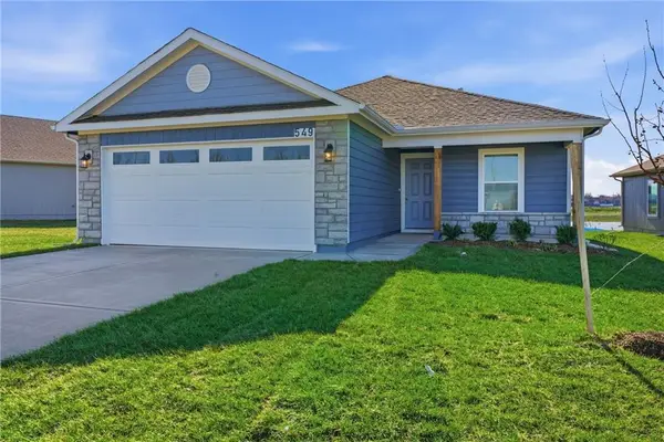 605 W Bluebird Street, Gardner, KS 66030