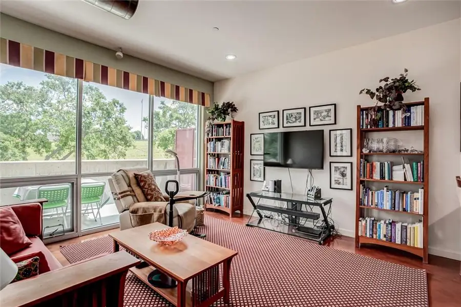 522 Locust Lane #201, Kansas City, MO 64106 - #3