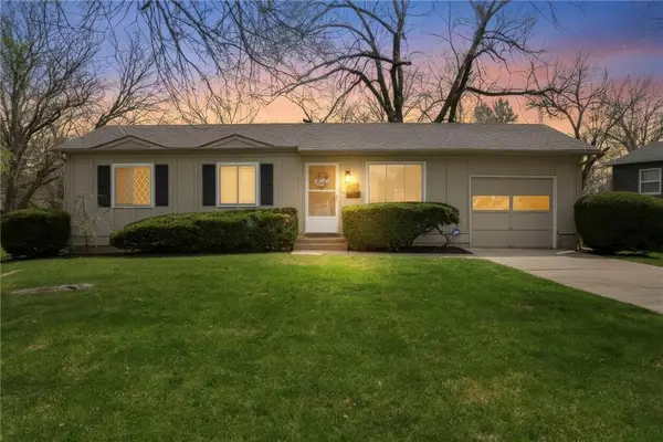 9915 Grandview Drive, Overland Park, KS 66212