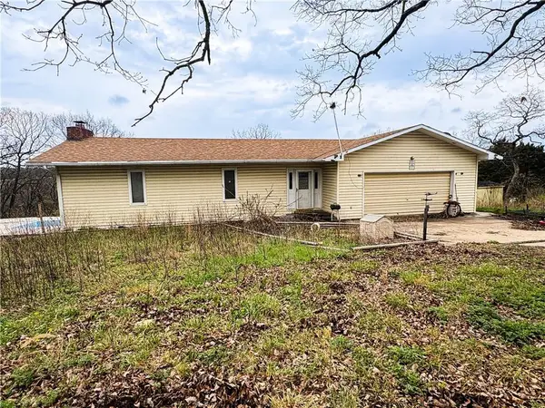 31982 Chesapeake Drive, Warsaw, MO 65355