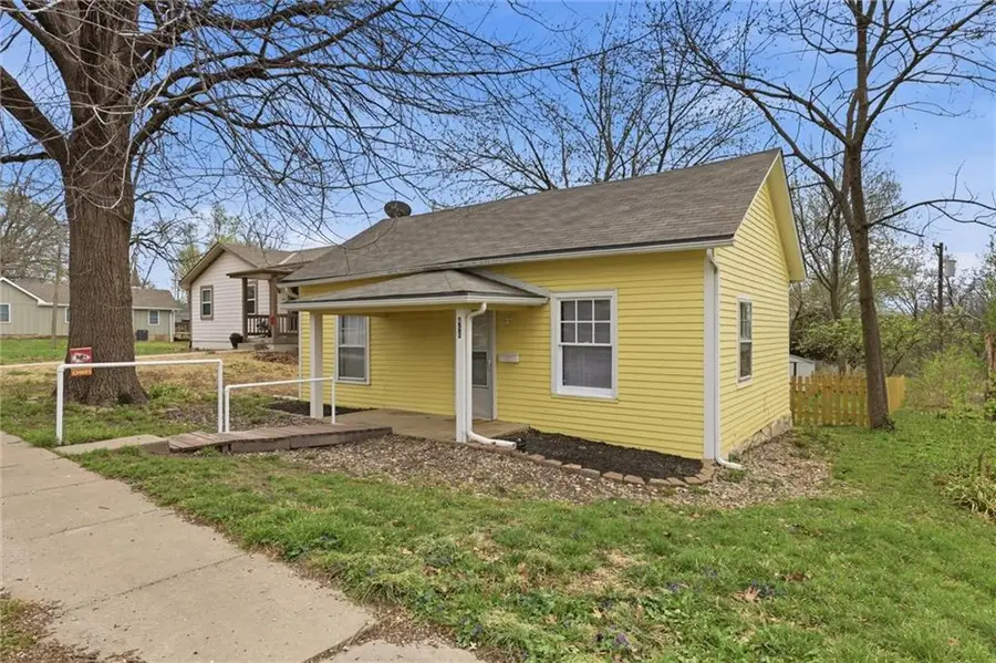 416 2nd Street, Belton, MO 64012 - #3