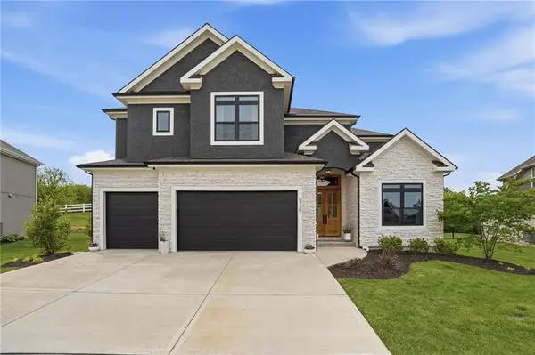 5730 Barn Hill Road, Parkville, MO 64152