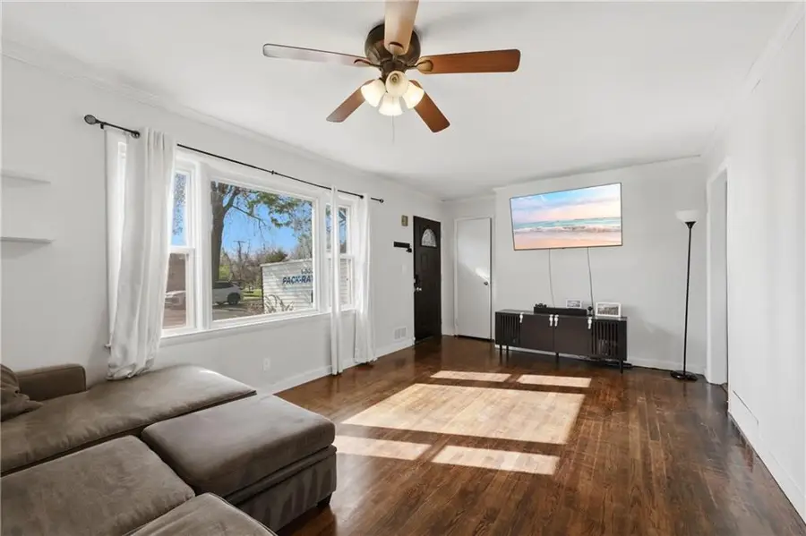 4709 Evanston Avenue, Kansas City, MO 64133 - #3