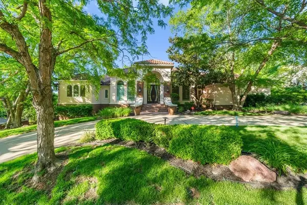 3104 W 117th Street, Leawood, KS 66211