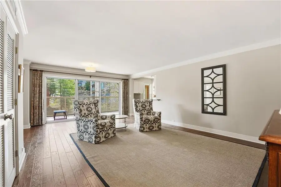 310 W 49 Street S #304, Kansas City, MO 64112 - #2