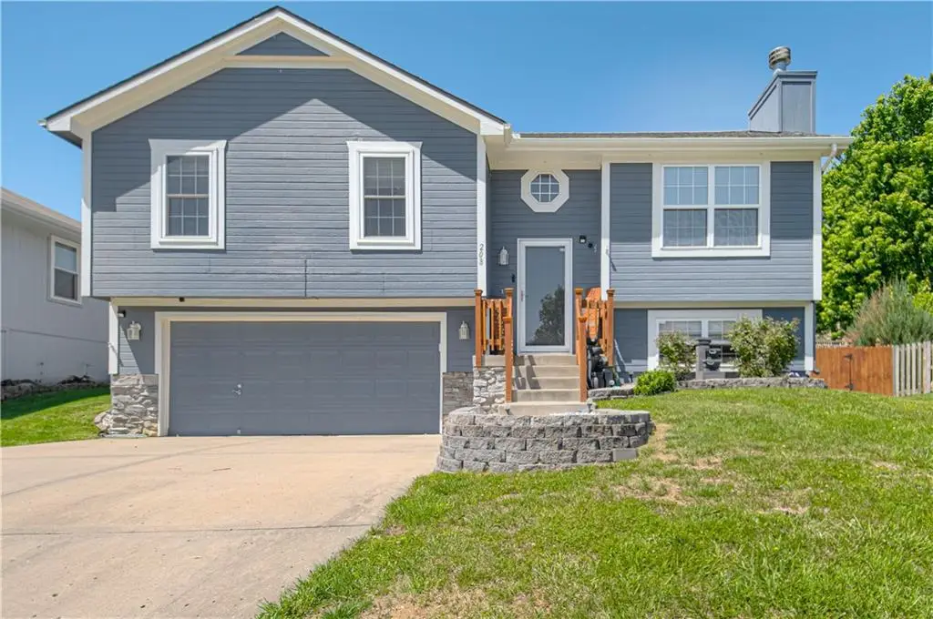 208 Hampton Drive, Smithville, MO 64089 - #1
