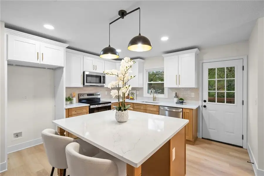 5711 Westgate Street, Shawnee, KS 66216 - #2