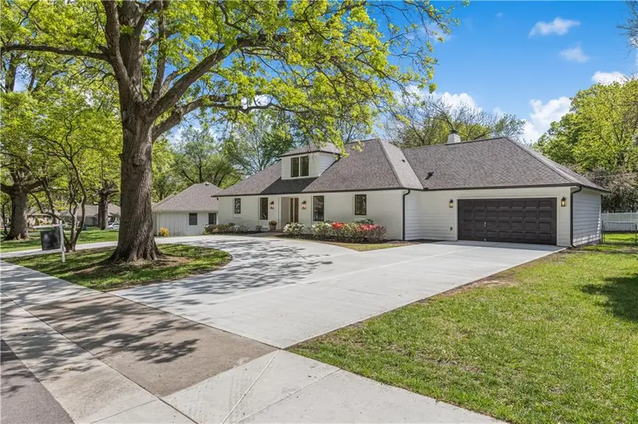 4705 W 81st Street, Prairie Village, KS 66208 - #3