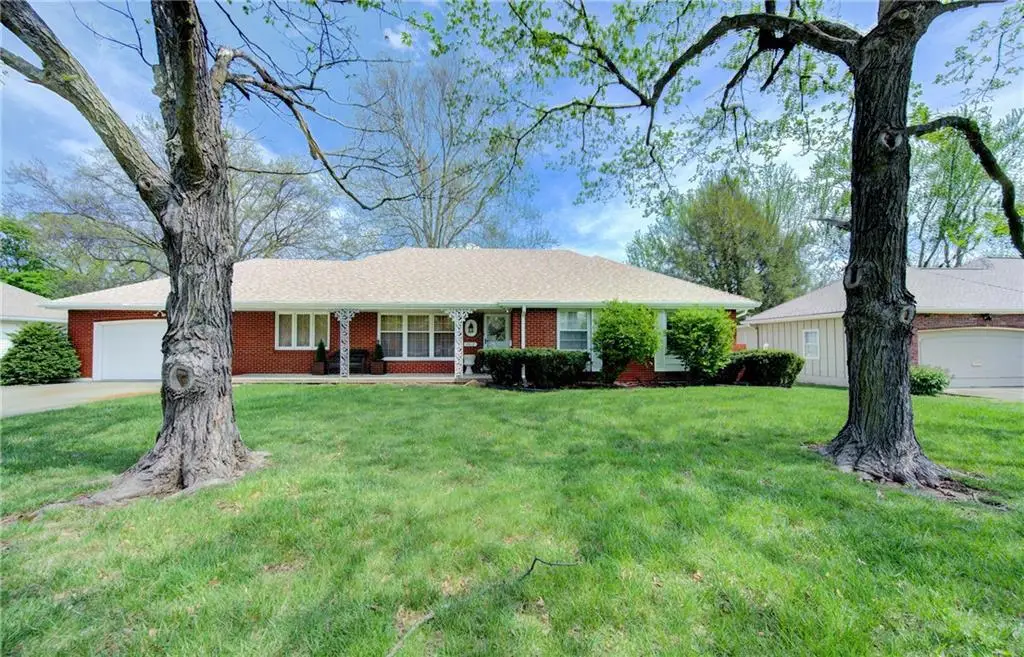 6617 Sterling Avenue, Raytown, MO 64133 - #1