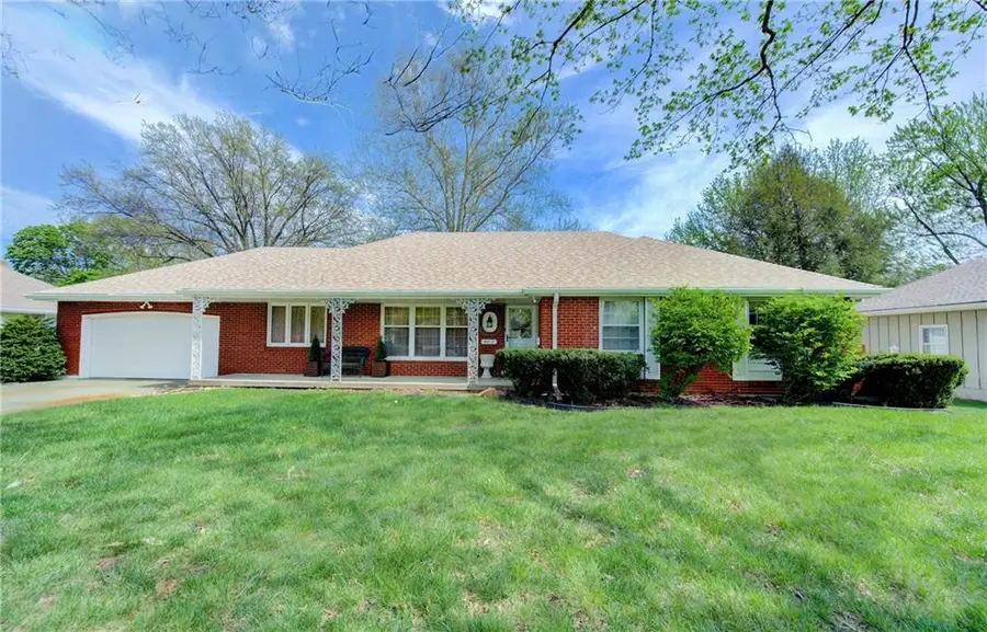 6617 Sterling Avenue, Raytown, MO 64133 - #2
