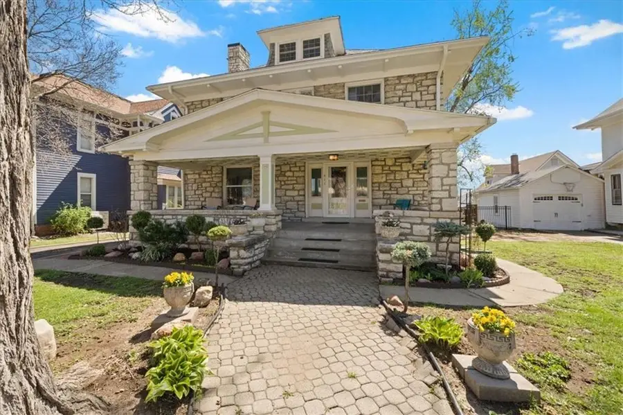 611 W Maple Avenue, Independence, MO 64050 - #2