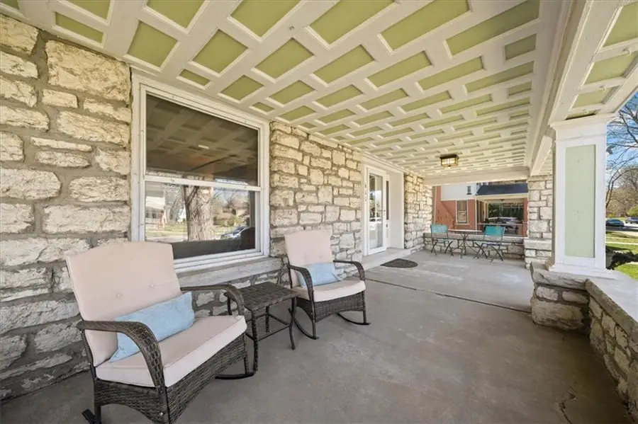 611 W Maple Avenue, Independence, MO 64050 - #3