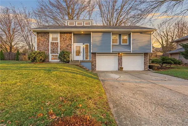 3502 NW Lake Drive, Lee's Summit, MO 64064