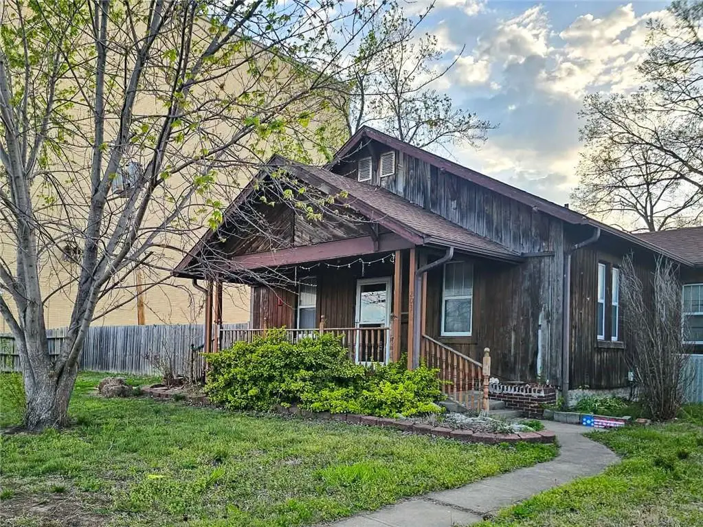 203 S Sycamore Street, Iola, KS 66749 - #1
