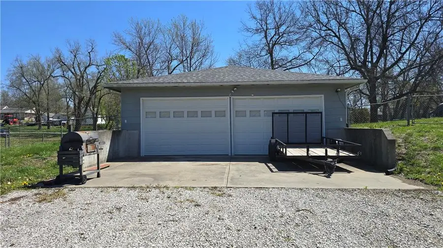 612 N Cedar Street, Cameron, MO 64429 - #3