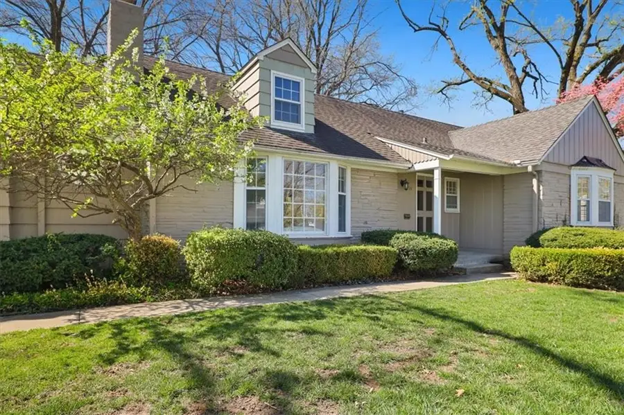 2711 W 67th Terrace, Mission Hills, KS 66208 - #3