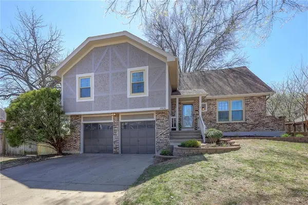 14836 S Homestead Drive, Olathe, KS 66062