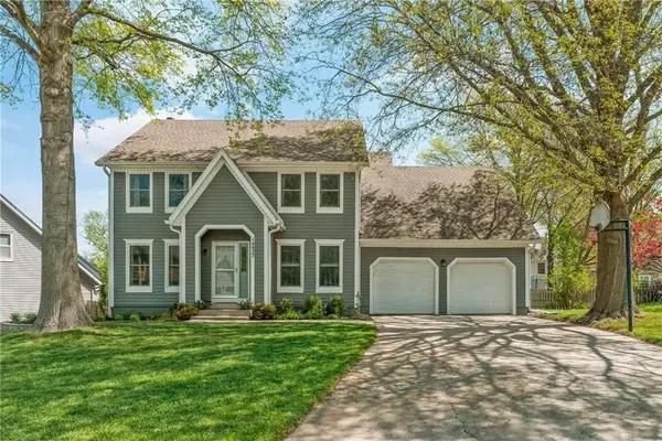 14827 S Navaho Drive, Olathe, KS 66062