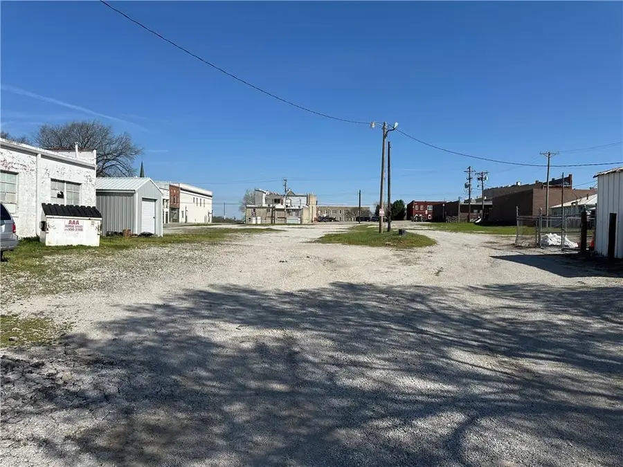 211 W Franklin Street, Richmond, MO 64085 - #3
