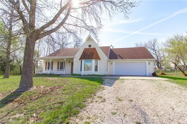 209 E 17th Street, Holden, MO 64040