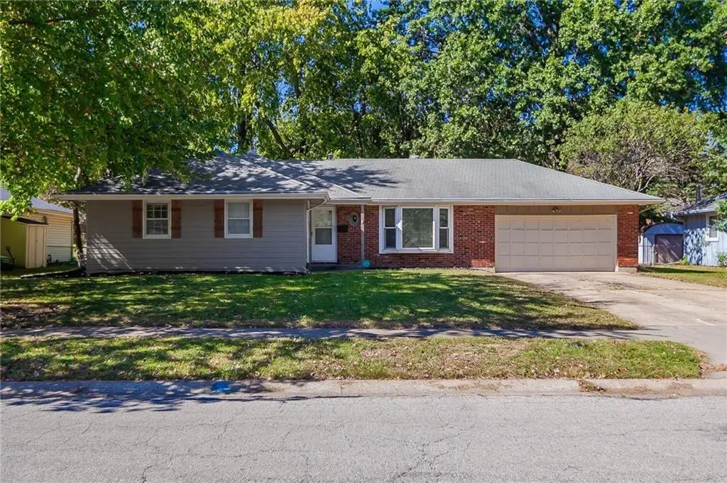 909 NW Range Street, Blue Springs, MO 64015 - #1