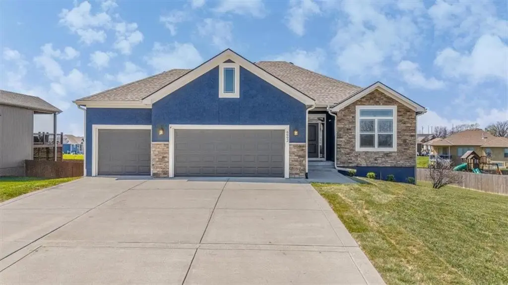 6992 141st Street, Basehor, KS 66007 - #1