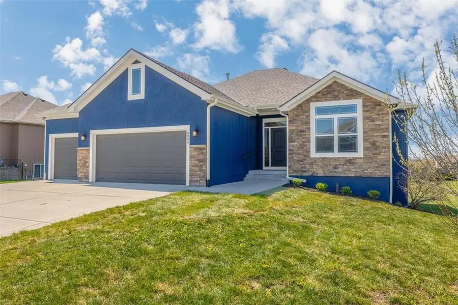 6992 141st Street, Basehor, KS 66007 - #2