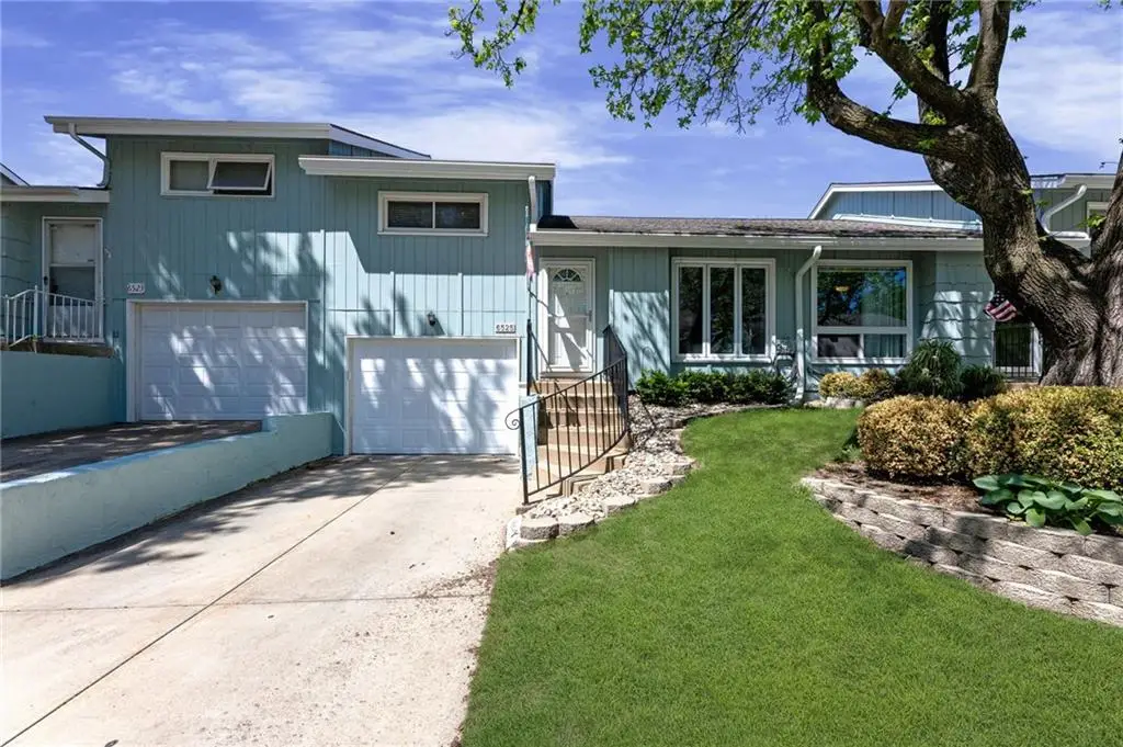 6525 W 49th Street, Mission, KS 66202 - #1