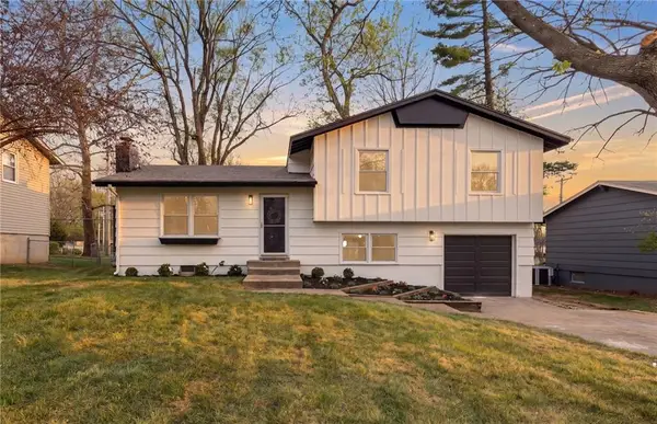 8813 W 90th Terrace, Overland Park, KS 66212
