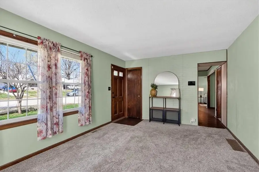 1715 N Dodgion Avenue, Independence, MO 64050 - #2