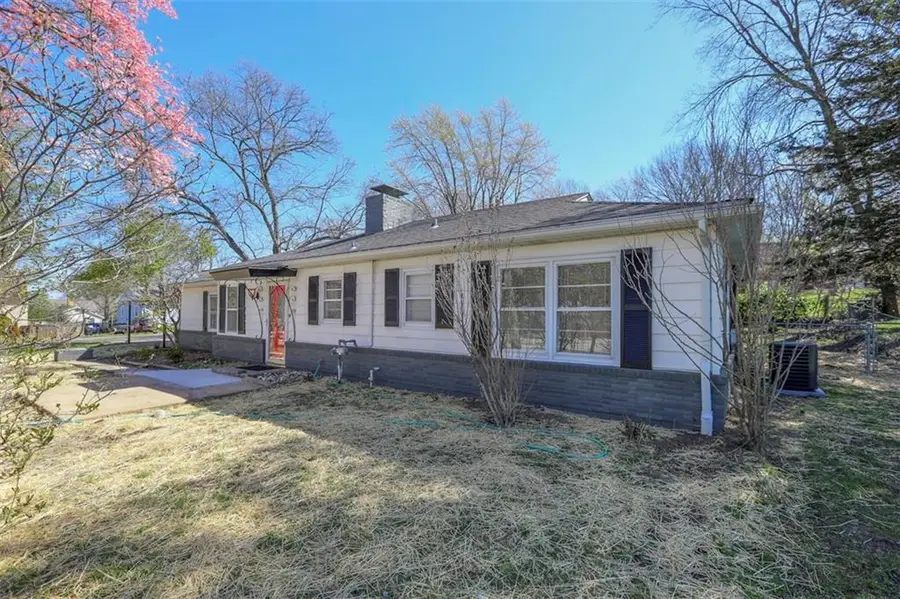 10001 E 31st Street S, Independence, MO 64052 - #2