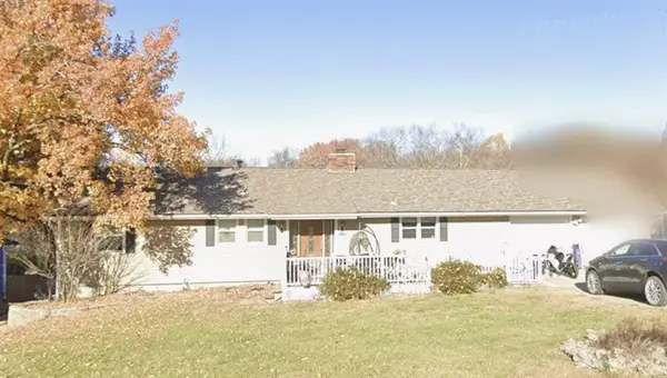 6512 Valley View Street, Parkville, MO 64152