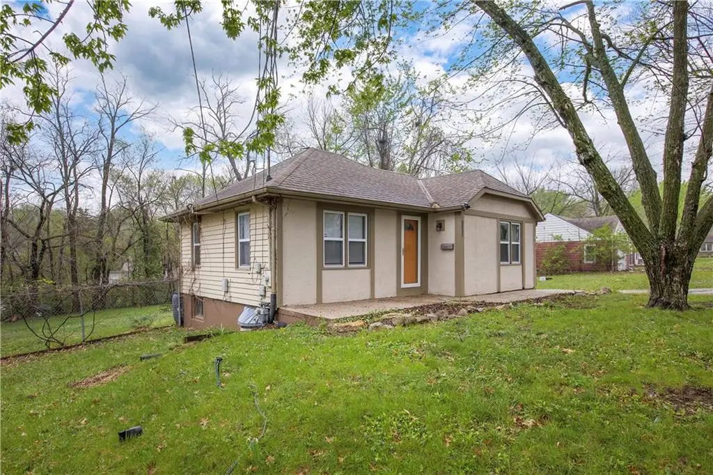 5521 Ash Avenue, Raytown, MO 64133 - #1