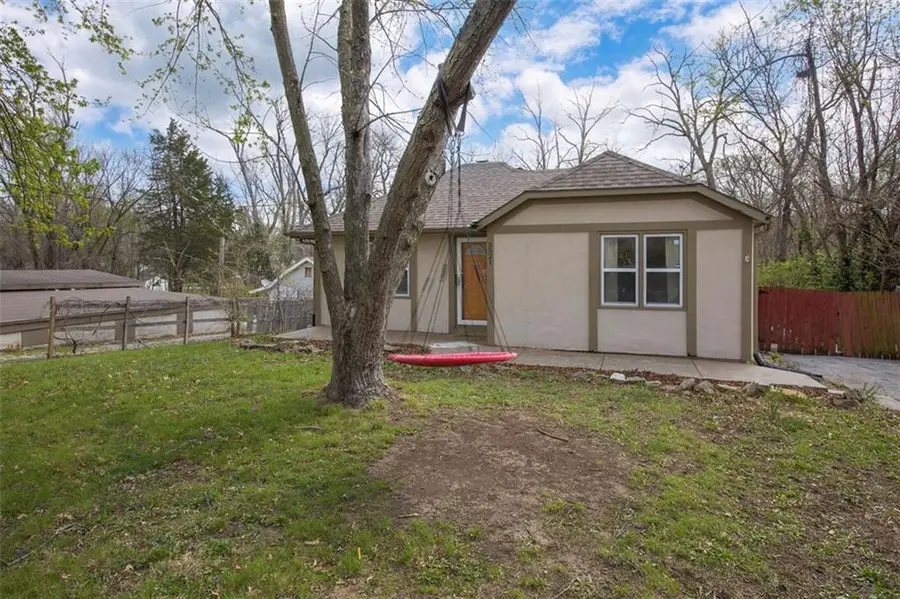 5521 Ash Avenue, Raytown, MO 64133 - #3