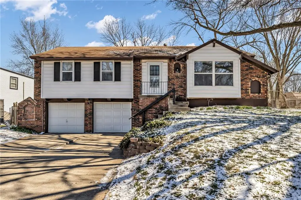 808 NW Arlington Place, Blue Springs, MO 64015 - #1