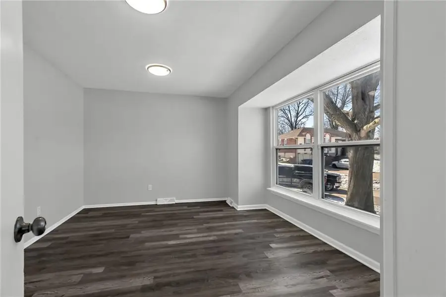 808 NW Arlington Place, Blue Springs, MO 64015 - #3