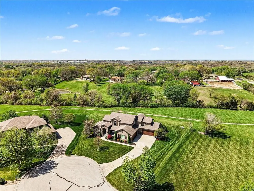 8070 NW Masters Lane, Parkville, MO 64152 - #1