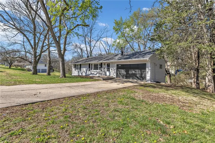 7004 N Baltimore Avenue, Gladstone, MO 64118 - #2