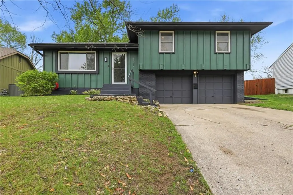 6202 E 140th Terrace, Grandview, MO 64030 - #1