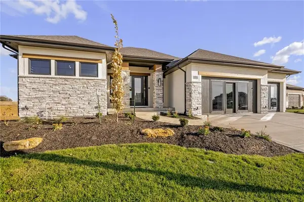 11535 S Sunray Drive, Olathe, KS 66061