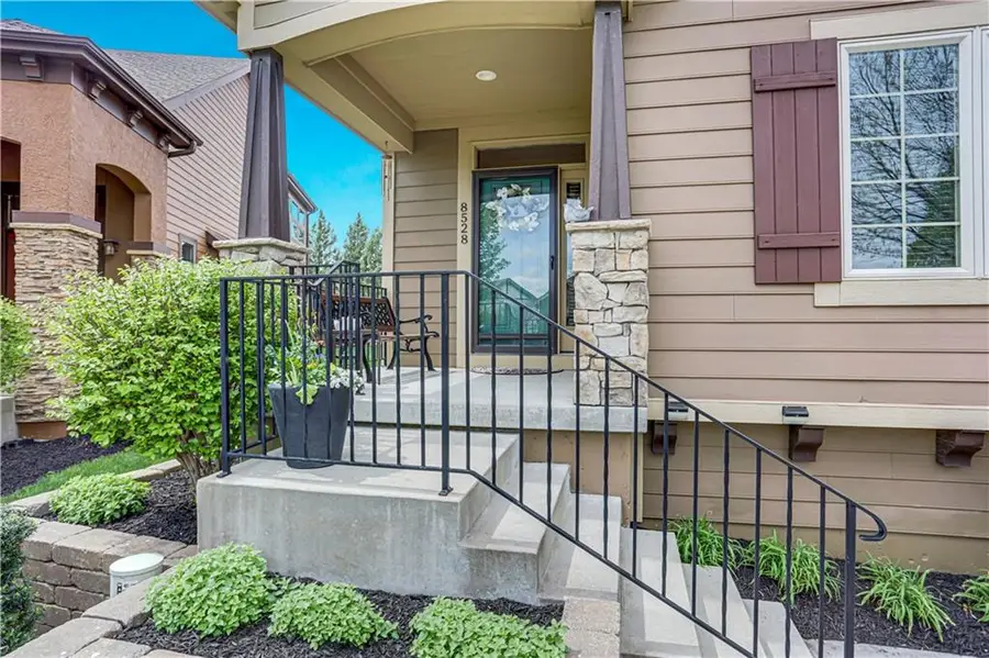8528 Cardinal Street, Lenexa, KS 66219 - #2