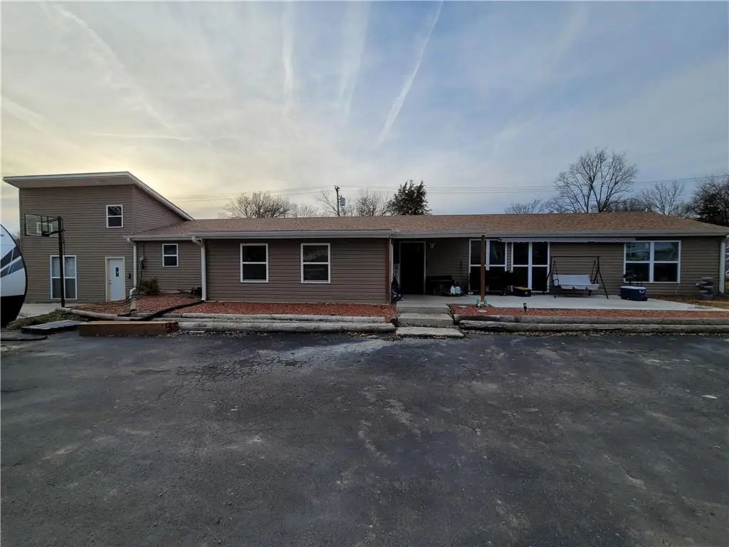 506 S Washington Street, Maysville, MO 64469 - #1