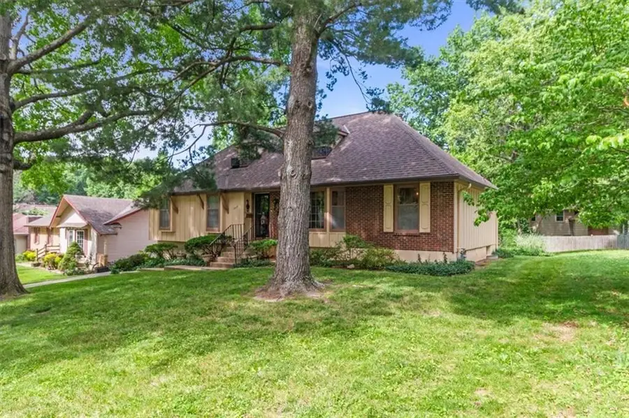 3908 Woodbury Street, Independence, MO 64055 - #2