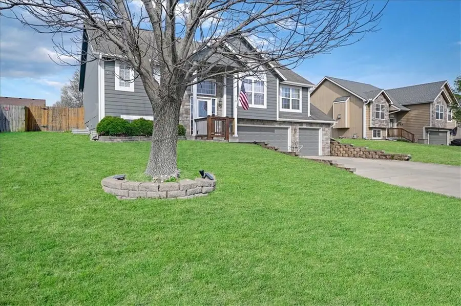 218 S Melrose Lane, Tonganoxie, KS 66086 - #2