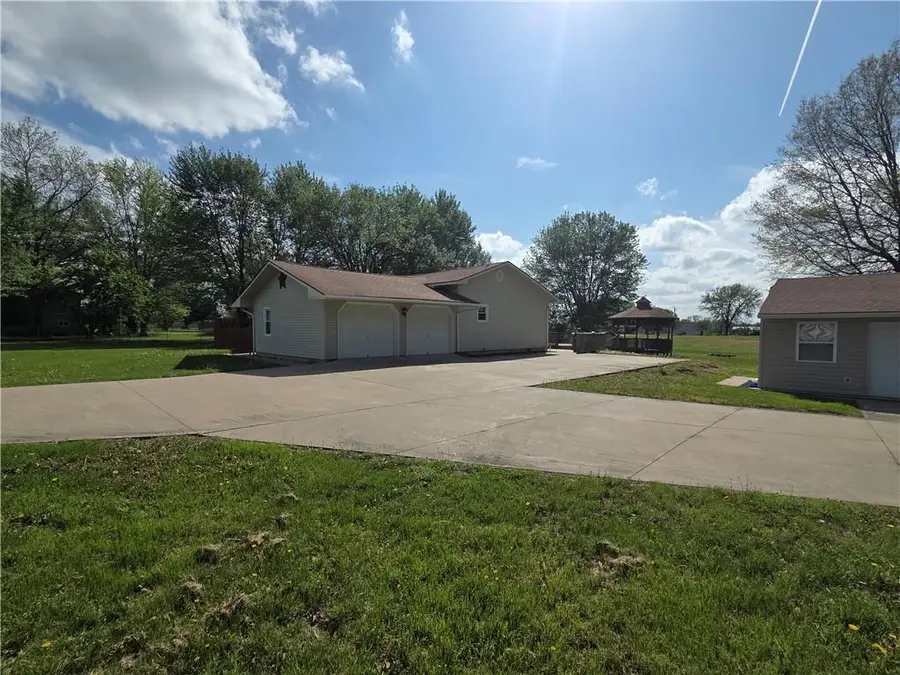 129 NW 251st Road, Clinton, MO 64735 - #2
