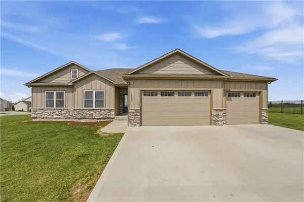 2500 Burris Drive, Harrisonville, MO 64701