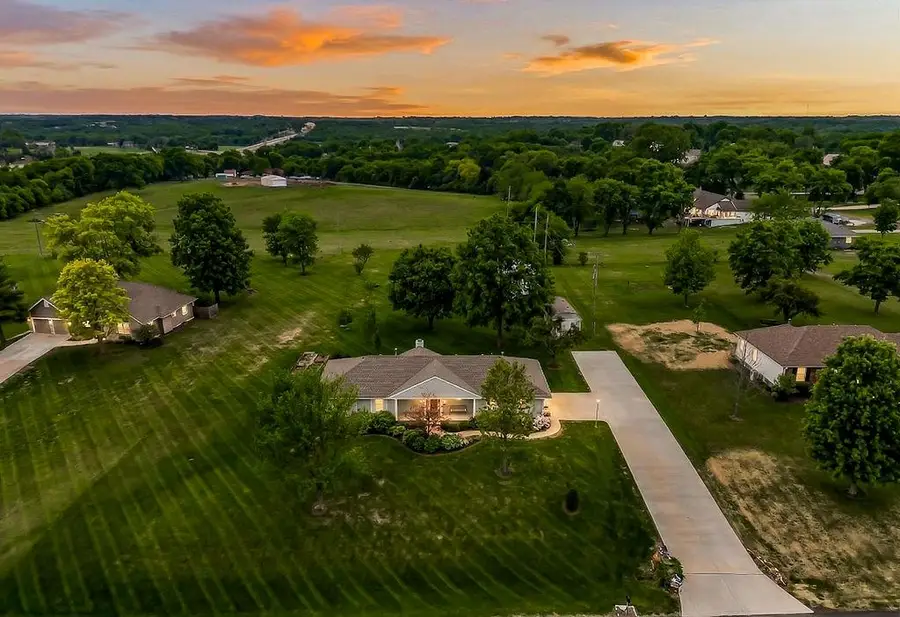 18604 152nd Street, Basehor, KS 66007 - #2