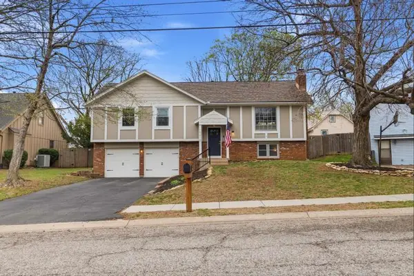 10210 Rosehill Road, Lenexa, KS 66215