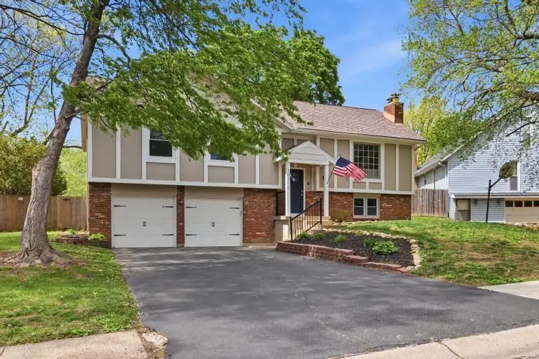 10210 Rosehill Road, Lenexa, KS 66215 - #2